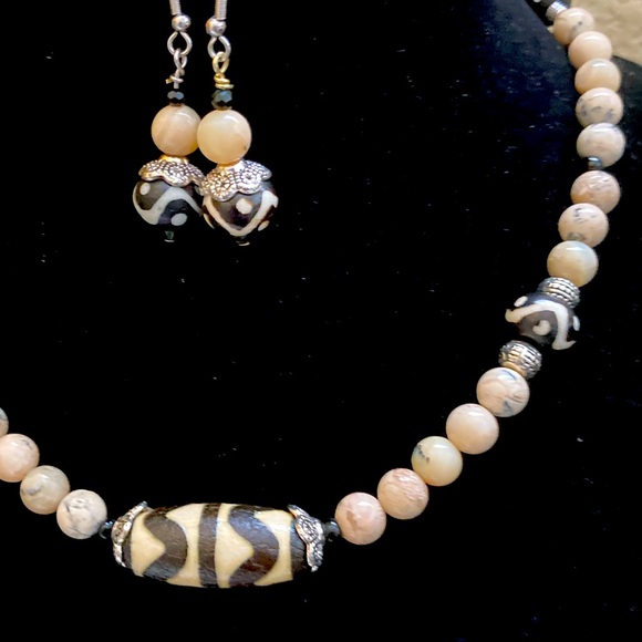 “WAVE” DZI Bead Necklace Set - Picture 3 of 3